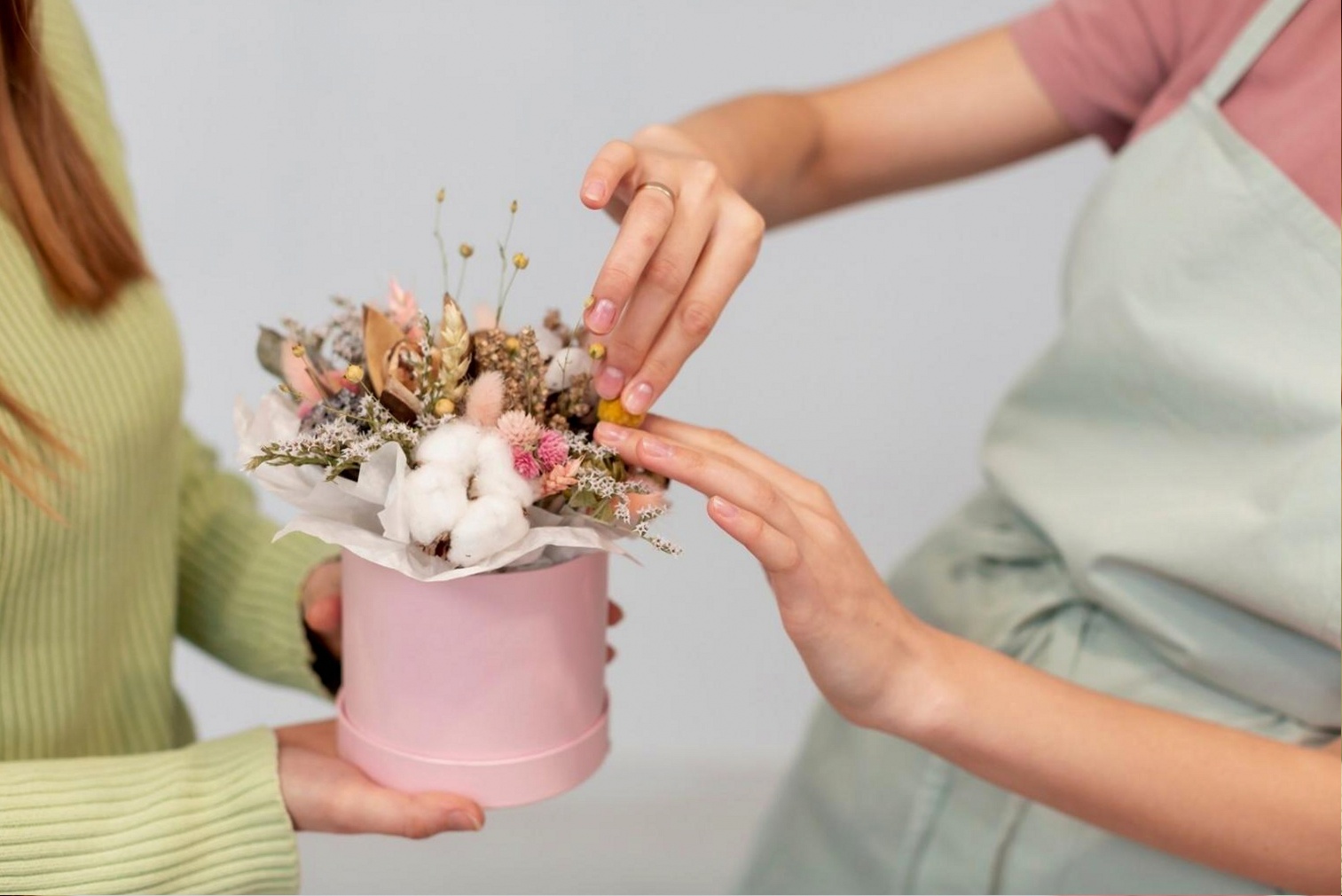 Historical floristry arrangement showcasing traditional techniques and period-accurate flower selection